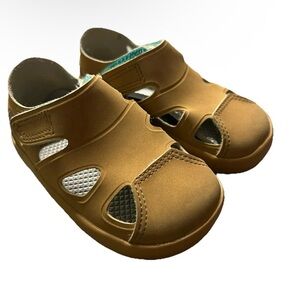 Toddler Boy Ten Little Beige Sandals Size 5.5